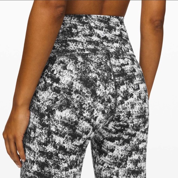 lululemon athletica “Wunder Under” High-Rise Tight 28”, Size 6 - Picture 5 of 11